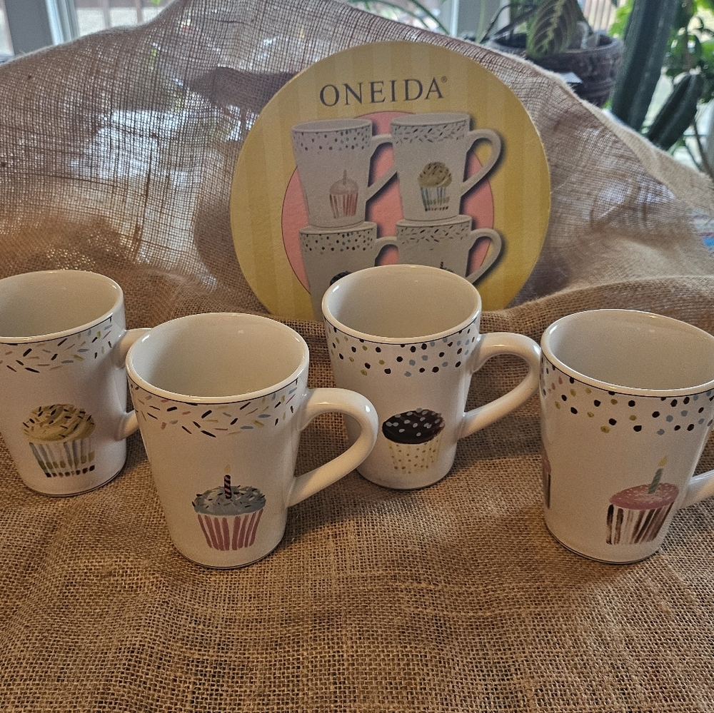 Oneida Cupcake Design Mug Set - White